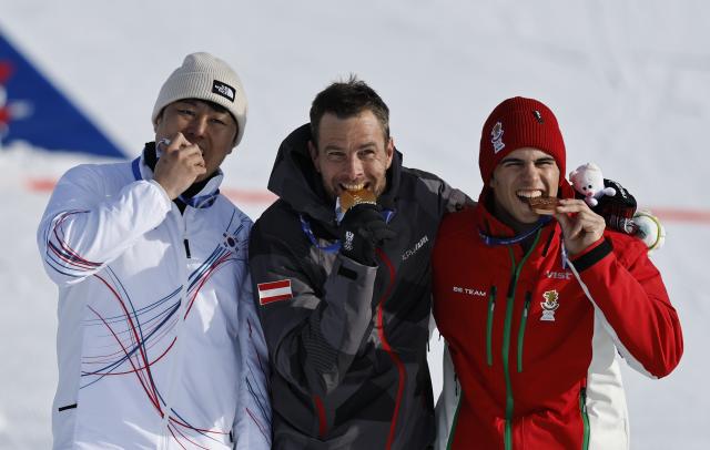 (260208) -- LIVIGNO, Feb. 8, 2026 (Xinhua) -- Gold medalist Benjamin Karl (C) of Austria, silver medalist Kim Sangkyum (L) of South Korea and bronze medalist Tervel Zamfirov of Bulgaria pose on the podium after the Snowboard Men's Parallel Giant Slalom final at the Milan-Cortina 2026 Olympic Winter Games in Livigno, Italy, Feb. 8, 2026. (Xinhua/Wang Peng)