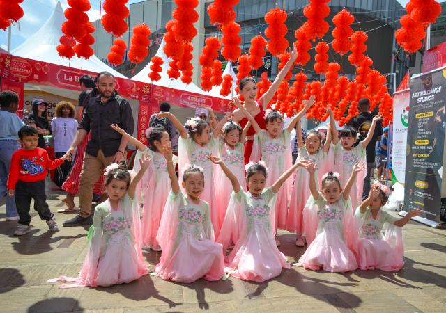 (260208) -- NAIROBI, Feb. 8, 2026 (Xinhua) -- Children from a Chinese dance group pose for a photo at the 2026 Chinese New Year Gala in Nairobi, Kenya, Feb. 8, 2026. Kenya on Sunday celebrated the 2026 Chinese New Year Gala in Nairobi, bringing together dignitaries including senior government officials, diplomats, industry leaders, and hundreds of local and foreign visitors.
   The day-long event, held at Two Rivers Mall, featured cultural performances such as dragon and lion dances, contemporary music, and showcases of Chinese costumes and cuisine. (Xinhua/Yang Guang)