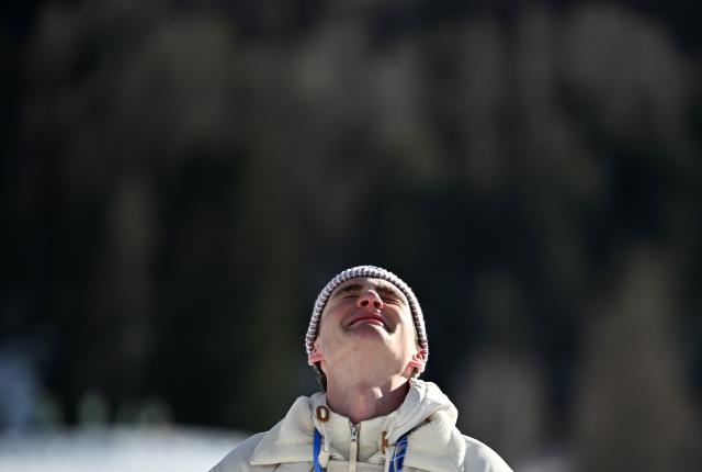 (260208) -- TESERO, Feb. 8, 2026 (Xinhua) -- Silver medalist Mathis Desloges (L) of France reacts during the awarding ceremony of the cross-country skiing men's 10km+10km skiathlon at the Milan-Cortina 2026 Olympic Winter Games in Tesero, Italy, Feb. 8, 2026. (Xinhua/He Canling)