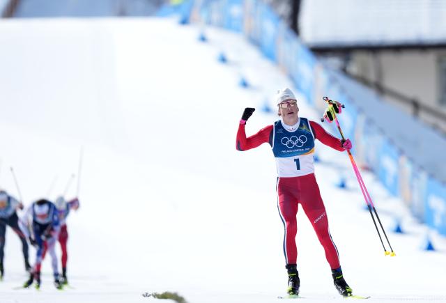 (260208) -- TESERO, Feb. 8, 2026 (Xinhua) -- Johannes Hoesflot Klaebo of Norway celebrates after the cross-country skiing men's 10km+10km skiathlon at the Milan-Cortina 2026 Olympic Winter Games in Tesero, Italy, Feb. 8, 2026. (Xinhua/He Canling)
