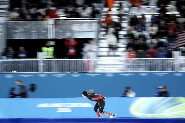 (260208) -- MILAN, Feb. 8, 2026 (Xinhua) -- Liu Hanbin of China competes during the speed skating men's 5000m match at the Milan-Cortina 2026 Olympic Winter Games in Milan, Italy, Feb. 8, 2026. (Xinhua/Du Xiaoyi)