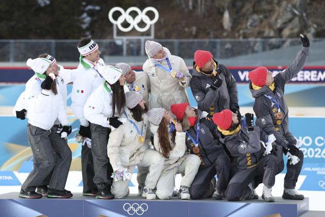 (260208) -- ANTERSELVA, Feb. 8, 2026 (Xinhua) -- Gold medalists Julia Simon, Lou Jeanmonnot, Quentin Fillon Maillet, and Eric Perrot of France, silver medalists Lisa Vittozzi, Dorothea Wierer, Lukas Hofer and Tommaso Giacomel of Italy, and bronze medalists Franziska Preuss, Vanessa Voigt, Philipp Nawrath and Justus Strelow of Germany take a selfie during the awarding ceremony of the biathlon mixed relay 4 x 6km (M+W) at the Milan-Cortina 2026 Olympic Winter Games in Anterselva, Italy, Feb. 8, 2026. (Xinhua/Zhang Tao)