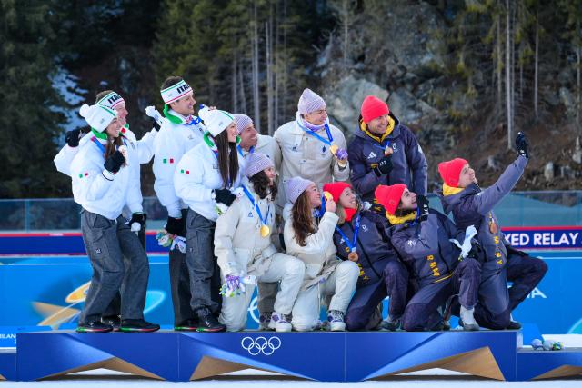 (260208) -- ANTERSELVA, Feb. 8, 2026 (Xinhua) -- Gold medalists Julia Simon, Lou Jeanmonnot, Quentin Fillon Maillet, and Eric Perrot of France, silver medalists Lisa Vittozzi, Dorothea Wierer, Lukas Hofer and Tommaso Giacomel of Italy, and bronze medalists Franziska Preuss, Vanessa Voigt, Philipp Nawrath and Justus Strelow of Germany take a selfie during the awarding ceremony of the biathlon mixed relay 4 x 6km (M+W) at the Milan-Cortina 2026 Olympic Winter Games in Anterselva, Italy, Feb. 8, 2026. (Xinhua/Jiang Han)