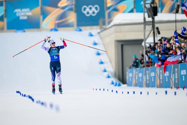 (260208) -- ANTERSELVA, Feb. 8, 2026 (Xinhua) -- Julia Simon of France celebrates after the biathlon mixed relay 4 x 6km (M+W) at the Milan-Cortina 2026 Olympic Winter Games in Anterselva, Italy, Feb. 8, 2026. (Xinhua/Jiang Han)