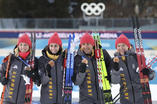 (260208) -- ANTERSELVA, Feb. 8, 2026 (Xinhua) -- Bronze medalists Franziska Preuss (1st L), Vanessa Voigt (2nd L), Philipp Nawrath (2nd R) and Justus Strelow of Germany attend the awarding ceremony of the biathlon mixed relay 4 x 6km (M+W) at the Milan-Cortina 2026 Olympic Winter Games in Anterselva, Italy, Feb. 8, 2026. (Xinhua/Zhang Tao)
