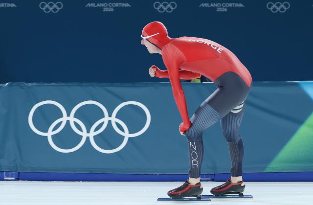 (260208) -- MILAN, Feb. 8, 2026 (Xinhua) -- Sander Eitrem of Norway celebrates after the speed skating men's 5000m match at the Milan-Cortina 2026 Olympic Winter Games in Milan, Italy, Feb. 8, 2026. (Xinhua/Du Xiaoyi)