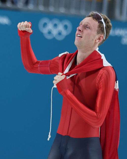 (260208) -- MILAN, Feb. 8, 2026 (Xinhua) -- Sander Eitrem of Norway celebrates after the speed skating men's 5000m match at the Milan-Cortina 2026 Olympic Winter Games in Milan, Italy, Feb. 8, 2026. (Xinhua/Li Jing)