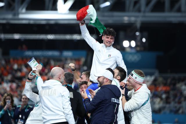 (260208) -- MILAN, Feb. 8, 2026 (Xinhua) -- Riccardo Lorello (top) of Italy celebrates after the speed skating men's 5000m match at the Milan-Cortina 2026 Olympic Winter Games in Milan, Italy, Feb. 8, 2026. (Xinhua/Du Xiaoyi)
