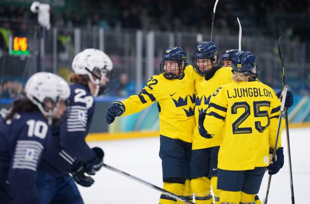 (260208) -- MILAN, Feb. 8, 2026 (Xinhua) -- Players of Sweden celebrate a goal during the ice hockey women's preliminary round group B match between France and Sweden at the Milan-Cortina 2026 Olympic Winter Games in Milan, Italy, Feb. 8, 2026. (Xinhua/Tao Xiyi)