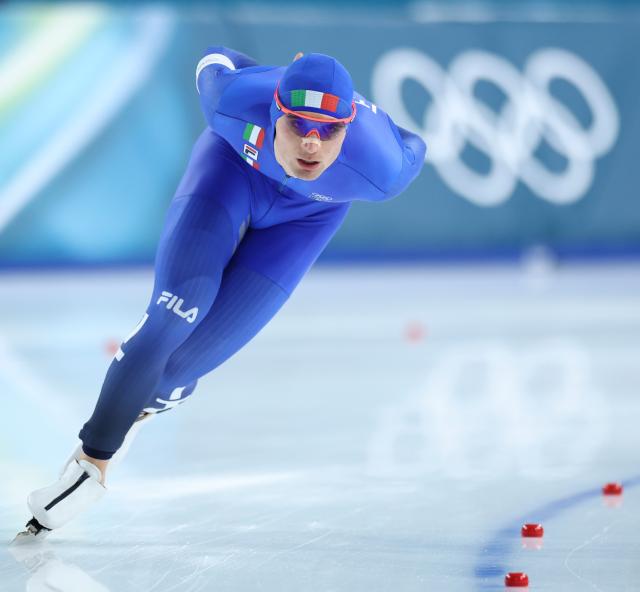 (260208) -- MILAN, Feb. 8, 2026 (Xinhua) -- Riccardo Lorello of Italy competes during the speed skating men's 5000m match at the Milan-Cortina 2026 Olympic Winter Games in Milan, Italy, Feb. 8, 2026. (Xinhua/Li Jing)