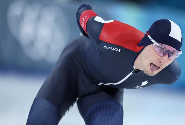 (260208) -- MILAN, Feb. 8, 2026 (Xinhua) -- Timothy Loubineaud of France competes during the speed skating men's 5000m match at the Milan-Cortina 2026 Olympic Winter Games in Milan, Italy, Feb. 8, 2026. (Xinhua/Li Jing)