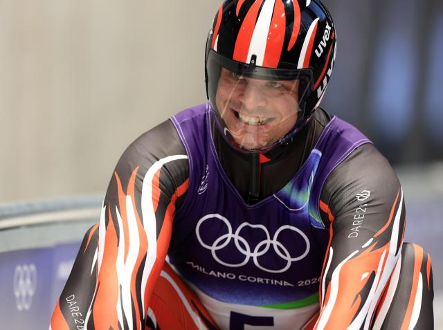 (260208) -- CORTINA D'AMPEZZO, Feb. 8, 2026 (Xinhua) -- Jonas Mueller of Austria celebrates after the luge men's singles run 3 at the Milan-Cortina 2026 Olympic Winter Games in Cortina, Italy, Feb. 8, 2026. (Xinhua/Ding Xu)