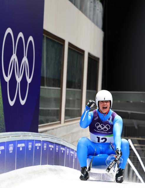 (260208) -- CORTINA D'AMPEZZO, Feb. 8, 2026 (Xinhua) -- Dominik Fischnaller of Italy celebrates after the luge men's singles run 4 at the Milan-Cortina 2026 Olympic Winter Games in Cortina, Italy, Feb. 8, 2026. (Xinhua/Ding Xu)