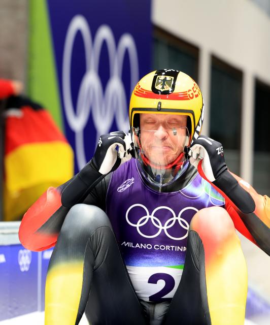 (260208) -- CORTINA D'AMPEZZO, Feb. 8, 2026 (Xinhua) -- Felix Loch of Germany reacts after the luge men's singles run 4 at the Milan-Cortina 2026 Olympic Winter Games in Cortina, Italy, Feb. 8, 2026. (Xinhua/Ding Xu)