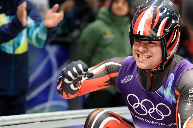 (260208) -- CORTINA D'AMPEZZO, Feb. 8, 2026 (Xinhua) -- Jonas Mueller of Austria celebrates after the luge men's singles run 4 at the Milan-Cortina 2026 Olympic Winter Games in Cortina, Italy, Feb. 8, 2026. (Xinhua/Ding Xu)