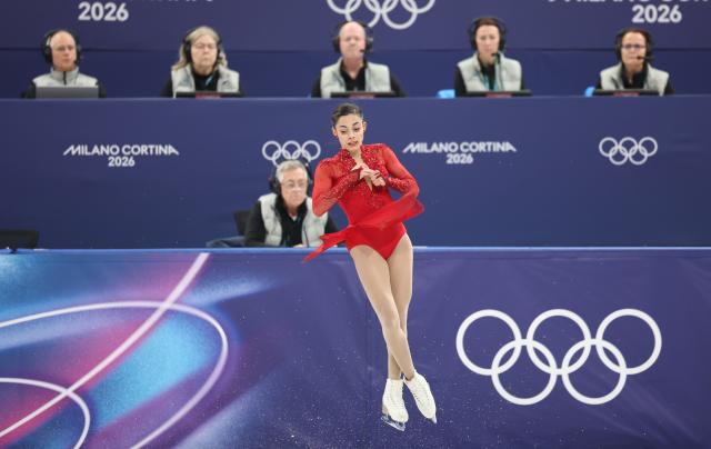 (260208) -- MILAN, Feb. 8, 2026 (Xinhua) -- Madeline Schizas of Canada competes during the women single skating free skating of the figure skating team event of the Milan-Cortina 2026 Olympic Winter Games in Milan, Italy, Feb. 8, 2026. (Xinhua/Li Ming)