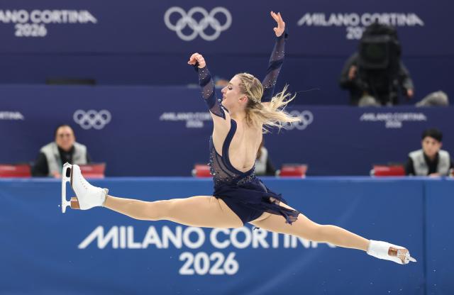 (260208) -- MILAN, Feb. 8, 2026 (Xinhua) -- Amber Glenn of the United States competes during the women single skating free skating of the figure skating team event of the Milan-Cortina 2026 Olympic Winter Games in Milan, Italy, Feb. 8, 2026. (Xinhua/Li Ming)