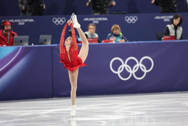 (260208) -- MILAN, Feb. 8, 2026 (Xinhua) -- Madeline Schizas of Canada competes during the women single skating free skating of the figure skating team event of the Milan-Cortina 2026 Olympic Winter Games in Milan, Italy, Feb. 8, 2026. (Xinhua/Li Ming)