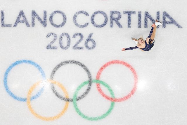 (260208) -- MILAN, Feb. 8, 2026 (Xinhua) -- Amber Glenn of the United States competes during the figure skating team event women single skating free skating of the Milan-Cortina 2026 Olympic Winter Games in Milan, Italy, Feb. 8, 2026. (Xinhua/Chen Yichen)