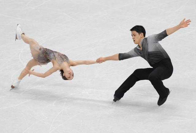 (260208) -- MILAN, Feb. 8, 2026 (Xinhua) -- Miura Riku (L)/Kihara Ryuichi of Japan compete during the free skating of pair skating for figure skating team event at the Milan-Cortina 2026 Olympic Winter Games in Milan, Italy, Feb. 8, 2026. (Xinhua/Cheng Min)