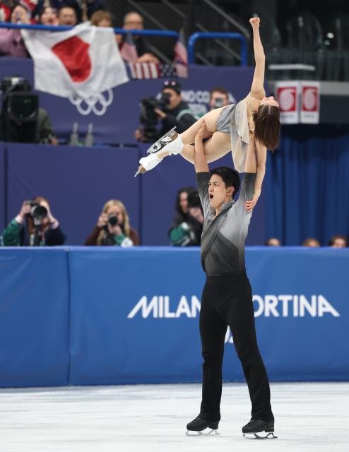 (260208) -- MILAN, Feb. 8, 2026 (Xinhua) -- Miura Riku (top)/Kihara Ryuichi of Japan compete during the free skating of pair skating for figure skating team event at the Milan-Cortina 2026 Olympic Winter Games in Milan, Italy, Feb. 8, 2026. (Xinhua/Li Ming)