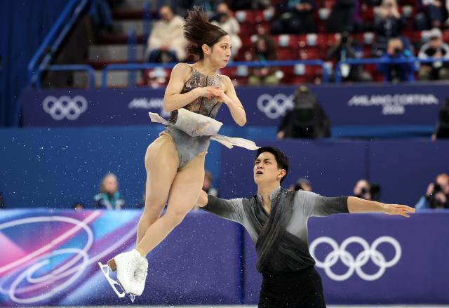 (260208) -- MILAN, Feb. 8, 2026 (Xinhua) -- Miura Riku (L)/Kihara Ryuichi of Japan compete during the free skating of pair skating for figure skating team event at the Milan-Cortina 2026 Olympic Winter Games in Milan, Italy, Feb. 8, 2026. (Xinhua/Li Ming)