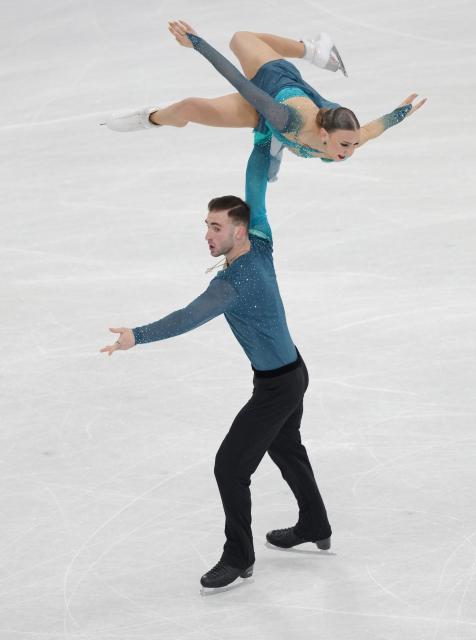 (260208) -- MILAN, Feb. 8, 2026 (Xinhua) -- Anastasiia Metelkina (top)/Luka Berulava of Georgia compete during the free skating of pair skating for figure skating team event at the Milan-Cortina 2026 Olympic Winter Games in Milan, Italy, Feb. 8, 2026. (Xinhua/Cheng Min)