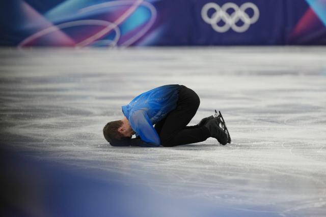 (260208) -- MILAN, Feb. 8, 2026 (Xinhua) -- Matteo Rizzo of Italy reacts after his performance during the figure skating team event men single skating free skating of the Milan-Cortina 2026 Olympic Winter Games in Milan, Italy, Feb. 8, 2026. (Xinhua/Xue Yuge)