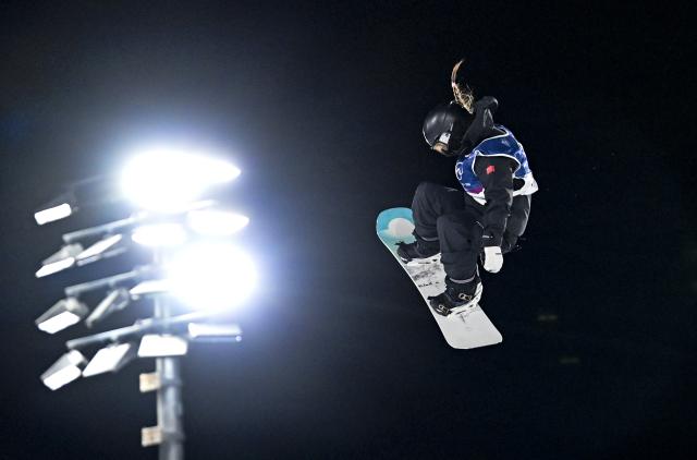 (260208) -- LIVIGNO, Feb. 8, 2026 (Xinhua) -- Zhang Xiaonan of China competes during the Snowboard Women's Big Air qualification at the Milan-Cortina 2026 Olympic Winter Games in Livigno, Italy, Feb. 8, 2026. (Xinhua/Xia Yifang)