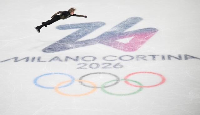 (260208) -- MILAN, Feb. 8, 2026 (Xinhua) -- Ilia Malinin of the United States competes during the figure skating team event men single skating free skating of the Milan-Cortina 2026 Olympic Winter Games in Milan, Italy, Feb. 8, 2026. (Xinhua/Cheng Min)