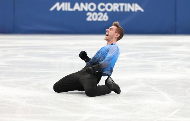 (260208) -- MILAN, Feb. 8, 2026 (Xinhua) -- Matteo Rizzo of Italy celebrates after his performance during the figure skating team event men single skating free skating of the Milan-Cortina 2026 Olympic Winter Games in Milan, Italy, Feb. 8, 2026. (Xinhua/Li Ming)