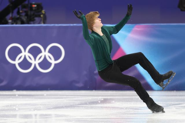 (260208) -- MILAN, Feb. 8, 2026 (Xinhua) -- Stephen Gogolev of Canada competes during the figure skating team event men single skating free skating of the Milan-Cortina 2026 Olympic Winter Games in Milan, Italy, Feb. 8, 2026. (Xinhua/Li Ming)