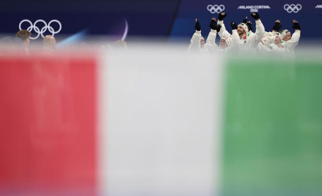 (260209) -- MILAN, Feb. 9, 2026 (Xinhua) -- Bronze medalists team Italy greet the spectators during the awarding ceremony for the figure skating team event of the Milan-Cortina 2026 Olympic Winter Games in Milan, Italy, Feb. 8, 2026. (Xinhua/Li Ming)