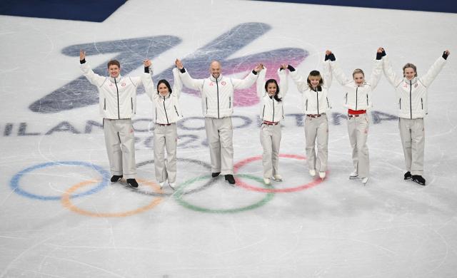 (260209) -- MILAN, Feb. 9, 2026 (Xinhua) -- Gold medalists team the United States pose during the awarding ceremony for the figure skating team event of the Milan-Cortina 2026 Olympic Winter Games in Milan, Italy, Feb. 8, 2026. (Xinhua/Cheng Min)