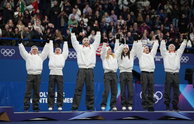 (260209) -- MILAN, Feb. 9, 2026 (Xinhua) -- Bronze medalists team Italy greet the spectators during the awarding ceremony for the figure skating team event of the Milan-Cortina 2026 Olympic Winter Games in Milan, Italy, Feb. 8, 2026. (Xinhua/Xue Yuge)
