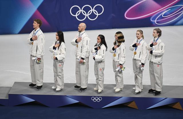 (260209) -- MILAN, Feb. 9, 2026 (Xinhua) -- Gold medalists team the United States react during the awarding ceremony for the figure skating team event of the Milan-Cortina 2026 Olympic Winter Games in Milan, Italy, Feb. 8, 2026. (Xinhua/Cheng Min)