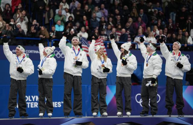 (260209) -- MILAN, Feb. 9, 2026 (Xinhua) -- Bronze medalists team Italy greet the spectators during the awarding ceremony for the figure skating team event of the Milan-Cortina 2026 Olympic Winter Games in Milan, Italy, Feb. 8, 2026. (Xinhua/Xue Yuge)