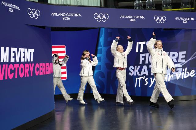 (260209) -- MILAN, Feb. 9, 2026 (Xinhua) -- Gold medalists team the United States greet the spectators during the awarding ceremony for the figure skating team event of the Milan-Cortina 2026 Olympic Winter Games in Milan, Italy, Feb. 8, 2026. (Xinhua/Li Ming)