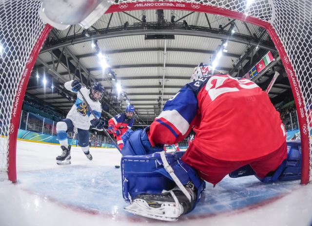 (260208) -- MILAN, Feb. 8, 2026 (Xinhua) -- Julia Liikala (L) of Finland shoots during the ice hockey women's preliminary round group A match between the Czech Republic and Finland at the Milan-Cortina 2026 Olympic Winter Games in Milan, Italy, Feb. 8, 2026. (Sun Fei/Pool via Xinhua)