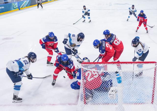 (260208) -- MILAN, Feb. 8, 2026 (Xinhua) -- Julia Schalin (1st L) of Finland shoots during the ice hockey women's preliminary round group A match between the Czech Republic and Finland at the Milan-Cortina 2026 Olympic Winter Games in Milan, Italy, Feb. 8, 2026. (Xinhua/Sun Fei)
