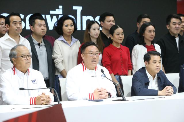 (260209) -- BANGKOK, Feb. 9, 2026 (Xinhua) -- Julapun Amornvivat (C, front), leader of the Pheu Thai Party, speaks at a press conference at the headquarters of the party in Bangkok, Thailand, Feb. 8, 2026. Thailand's caretaker Prime Minister and Bhumjaithai Party leader Anutin Charnvirakul announced at a press conference on Sunday that the Bhumjaithai Party has won Thailand's House of Representatives election.
   With more than 87 percent of ballots counted by the country's Election Commission, the Bhumjaithai Party is leading the vote, followed by the People's Party in second place and the Pheu Thai Party in third. (Xinhua/Rachen Sageamsak)
