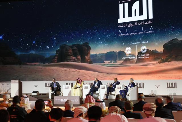 (260209) -- ALULA, Feb. 9, 2026 (Xinhua) -- Guests attend a session during the second edition of AlUla Conference for Emerging Market Economies in Alula, Saudi Arabia, Feb. 8, 2026. The second edition of AlUla Conference for Emerging Market Economies opened here on Sunday, centering on the opportunities and challenges facing emerging market economies amid profound global economic changes. (Xinhua/Luo Chen)