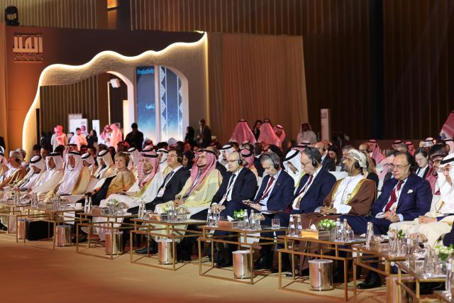 (260209) -- ALULA, Feb. 9, 2026 (Xinhua) -- Guests attend the second edition of AlUla Conference for Emerging Market Economies in Alula, Saudi Arabia, Feb. 8, 2026. The second edition of AlUla Conference for Emerging Market Economies opened here on Sunday, centering on the opportunities and challenges facing emerging market economies amid profound global economic changes. (Xinhua/Luo Chen)