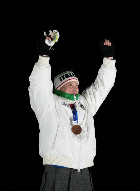 (260209) -- CORTINA D'AMPEZZO, Feb. 9, 2026 (Xinhua) -- Bronze medalist Dominik Fischnaller of Italy greets the spectators during the awarding ceremony for the luge men's singles at the Milan-Cortina 2026 Olympic Winter Games in Cortina, Italy, Feb. 8, 2026. (Xinhua/Li Gang)