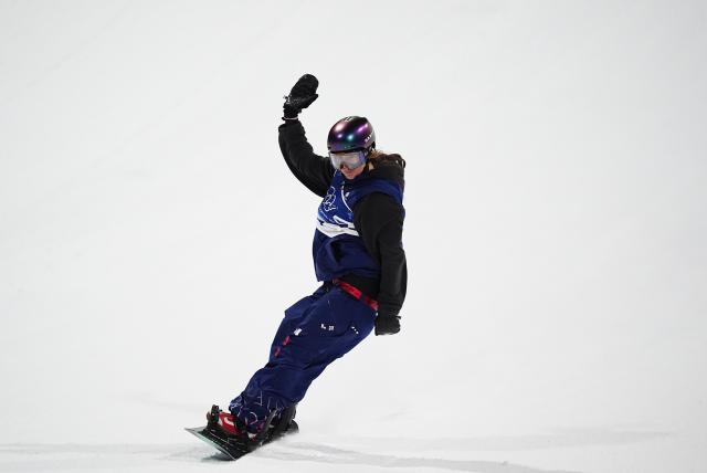 (260209) -- LIVIGNO, Feb. 9, 2026 (Xinhua) -- Mia Brookes of Britain competes during the Snowboard Women's Big Air qualification at the Milan-Cortina 2026 Olympic Winter Games in Livigno, Italy, Feb. 8, 2026. (Xinhua/Wu Huiwo)