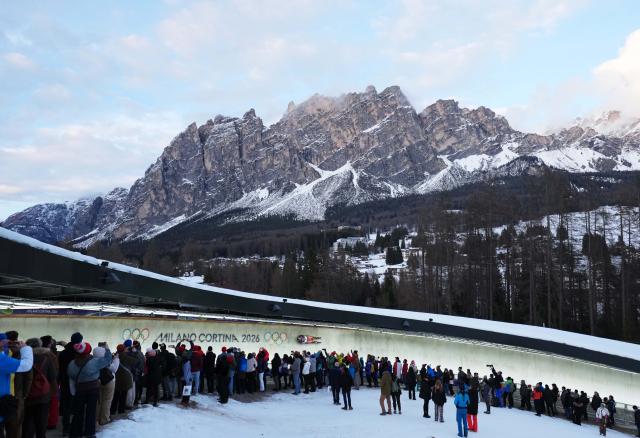 (260209) -- CORTINA D'AMPEZZO, Feb. 9, 2026 (Xinhua) -- Jonas Mueller of Austria competes during the luge men's singles run 3 at the Milan-Cortina 2026 Olympic Winter Games in Cortina, Italy, Feb. 8, 2026. (Xinhua/Li Gang)