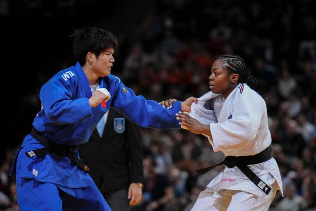 (260209) --  PARIS, Feb. 9, 2026 (Xinhua) -- China's Ma Zhenzhao (L) and France's Ngelebeya Liz compete in the Women's -78kg category quarter-final match at the Grand Slam judo competition in Paris, France, on Feb. 8, 2026. (Photo by Aurelien Morissard/Xinhua)