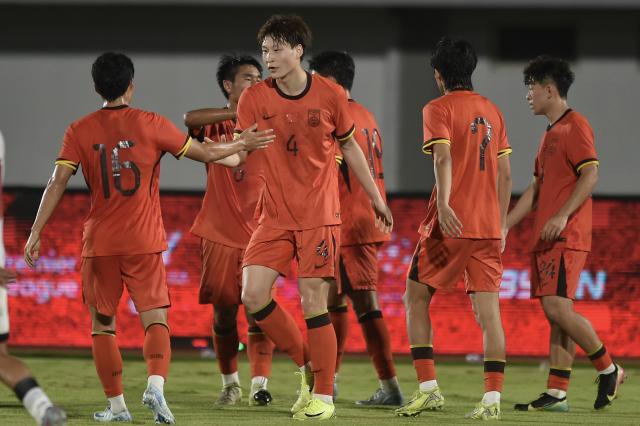 (260209) -- TANGERANG. Feb. 9, 2026 (Xinhua) -- Zhang Bolin (front R) of China celebrates his goal with his team during the U17 International Friendly Match between China and Indonesia in Tangerang, Indonesia on Feb. 8, 2026. (Xinhua/Veri Sanovri)