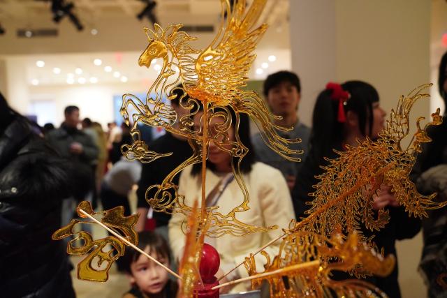 (260209) -- NEW YORK, Feb. 9, 2026 (Xinhua) -- People view works of sugar painting during the Taste of China cultural event in New York, the United States, on Feb. 8, 2026. A cultural event titled the Taste of China was held here on Sunday to celebrate the Chinese New Year. (Xinhua/Zhang Fengguo)