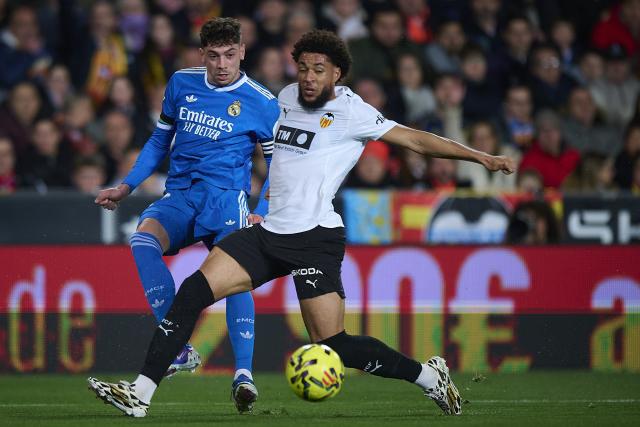 (260209) -- VALENCIA, Feb. 9, 2026 (Xinhua) -- Arnaut Danjuma (R) of Valencia vies with Federico Valverde of Real Madrid during the La Liga football match between Valencia CF and Real Madrid in Valencia, Spain, Feb. 8, 2026. (Str/Xinhua)
